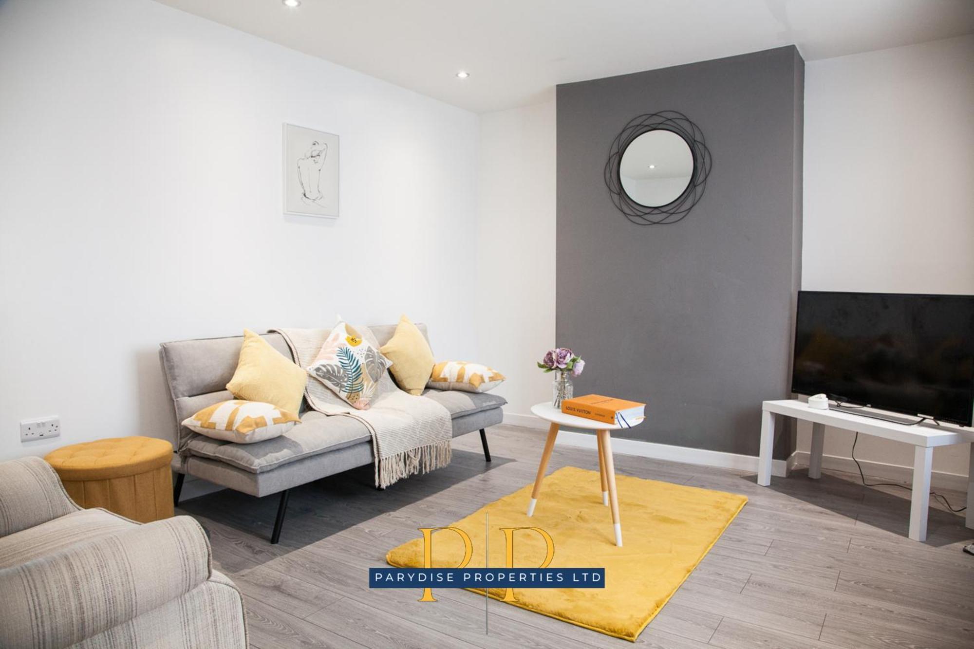 The Knutton House - Spacious Comfort By Parydise Properties - Leisure & Business Stays - Sleeps 7 Newcastle-under-Lyme Eksteriør bilde