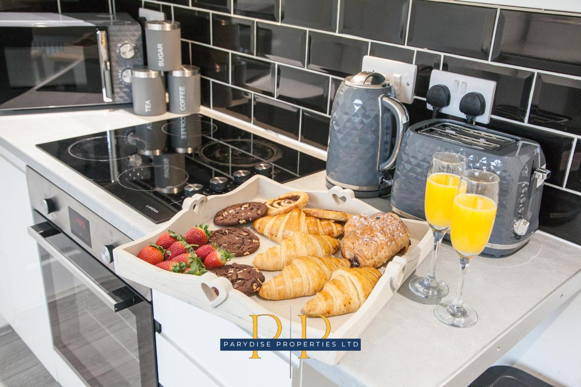 The Knutton House - Spacious Comfort By Parydise Properties - Leisure & Business Stays - Sleeps 7 Newcastle-under-Lyme Eksteriør bilde
