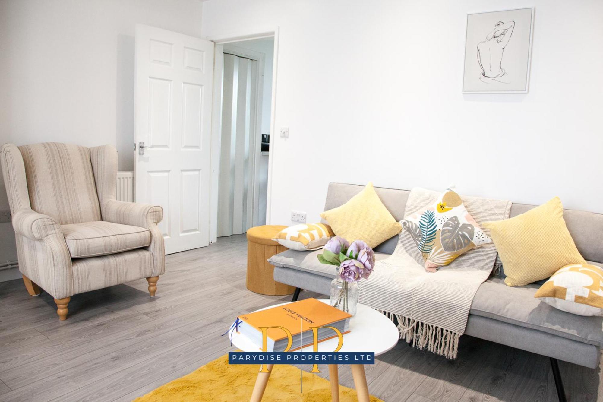 The Knutton House - Spacious Comfort By Parydise Properties - Leisure & Business Stays - Sleeps 7 Newcastle-under-Lyme Eksteriør bilde