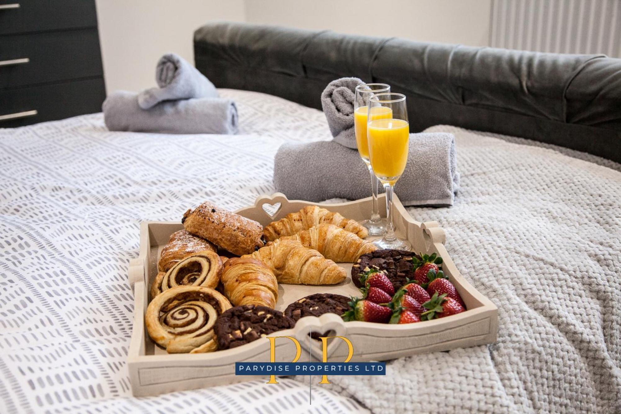 The Knutton House - Spacious Comfort By Parydise Properties - Leisure & Business Stays - Sleeps 7 Newcastle-under-Lyme Eksteriør bilde
