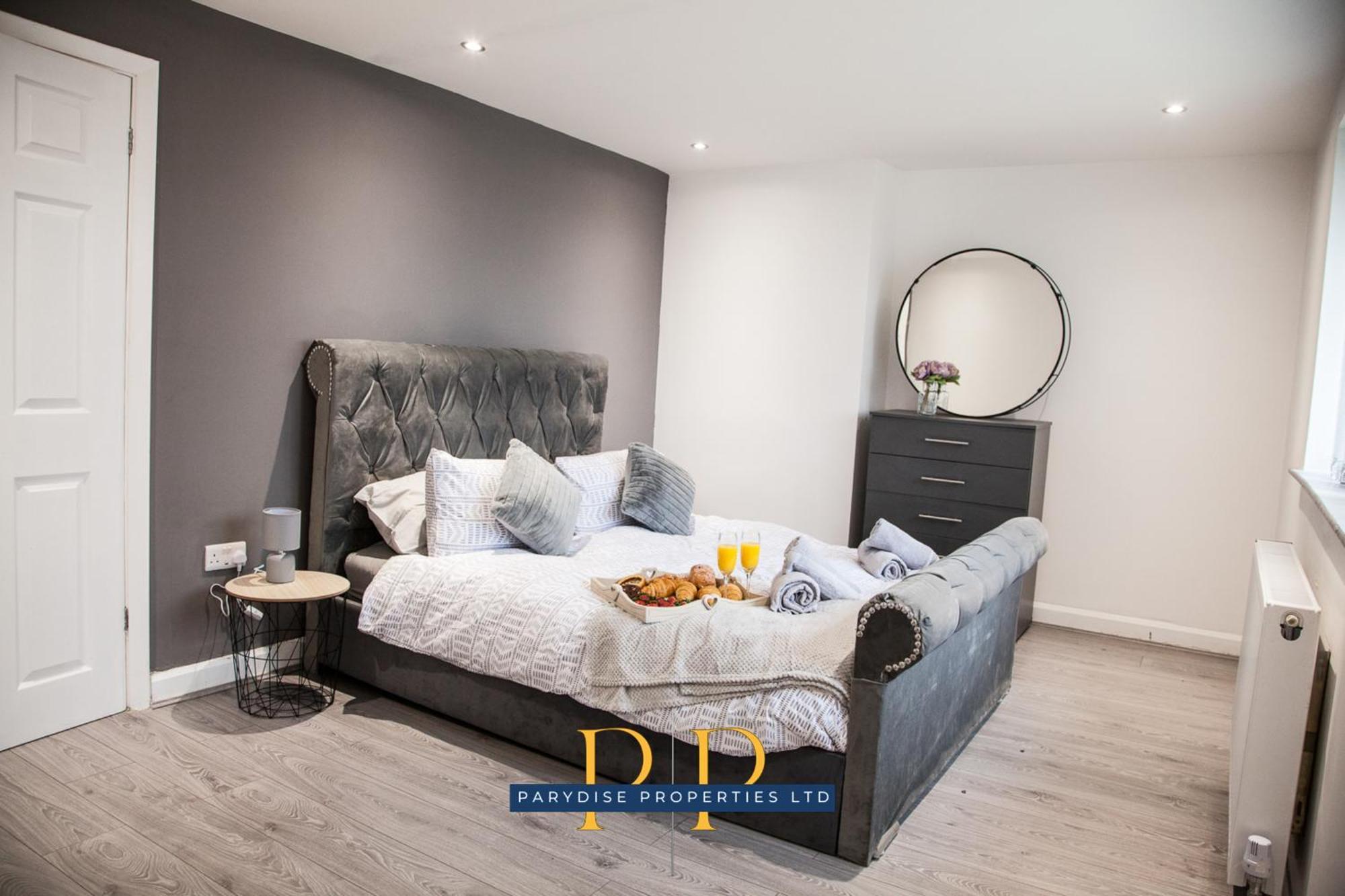 The Knutton House - Spacious Comfort By Parydise Properties - Leisure & Business Stays - Sleeps 7 Newcastle-under-Lyme Eksteriør bilde